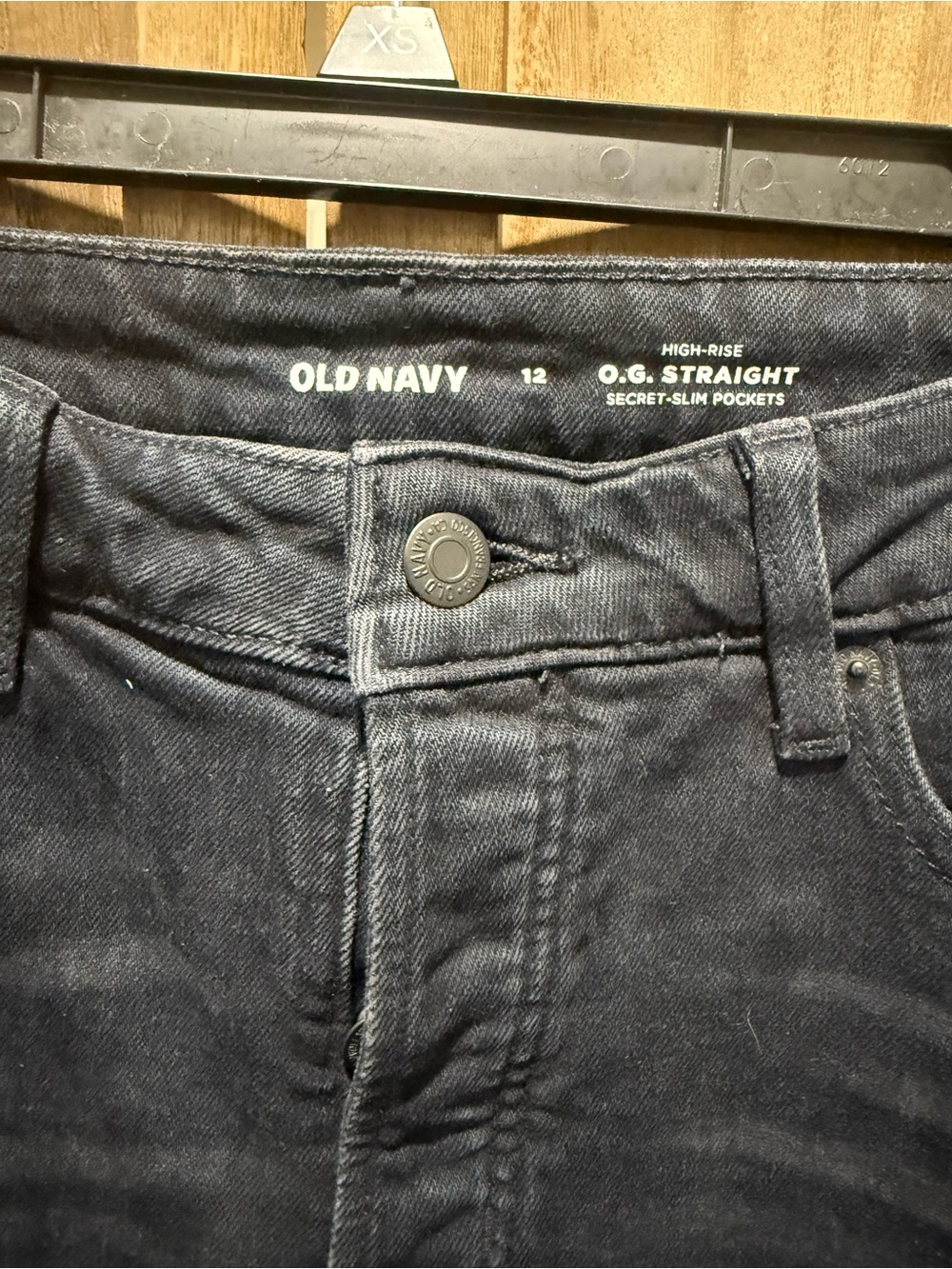 NWT. Women's Old Navy Men's Black Distressed Slim Jeans - Picture 4 of 9
